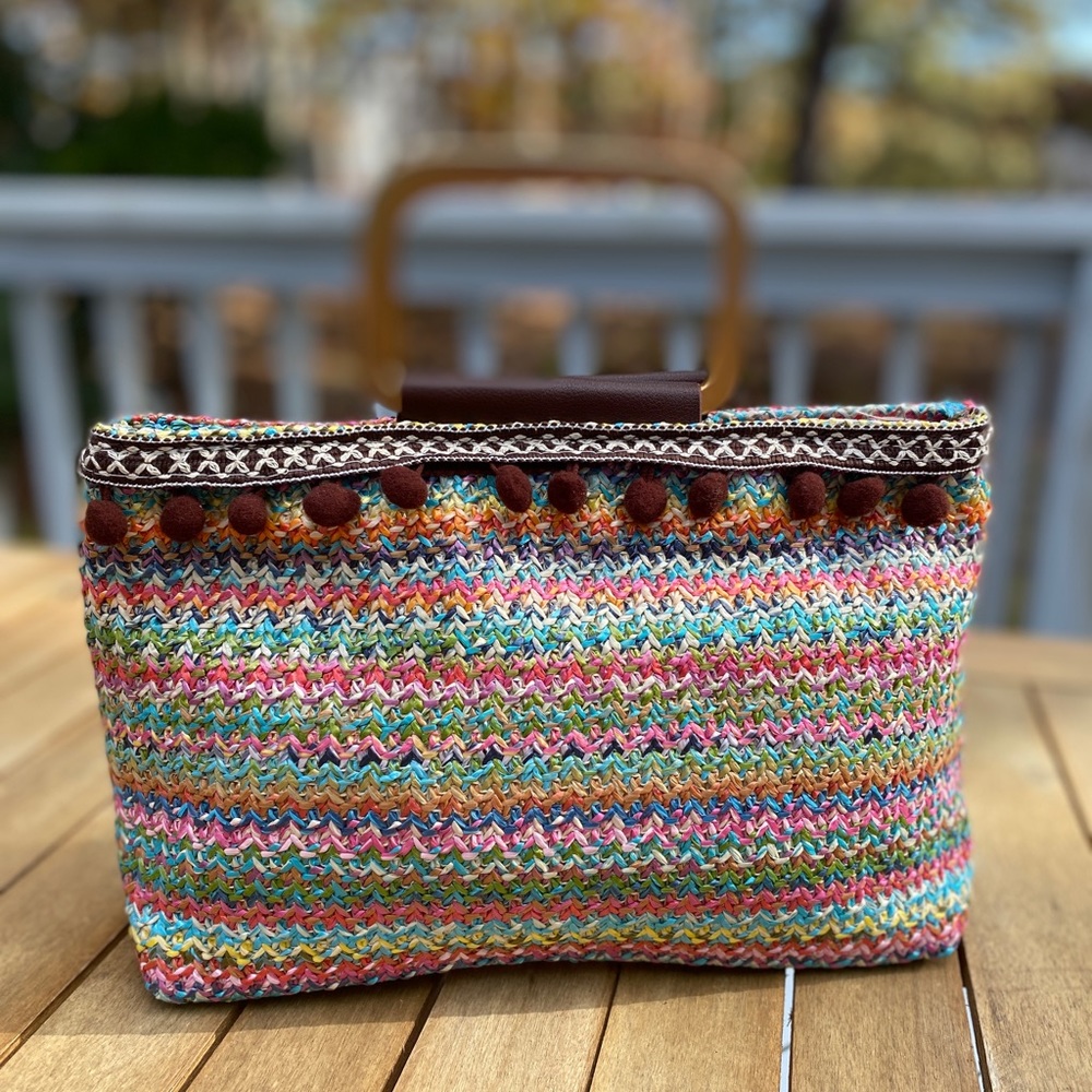BEACHY BOHO HANDBAG WOVEN STRAW with cute pom pins, top zipper, fully lined. New
